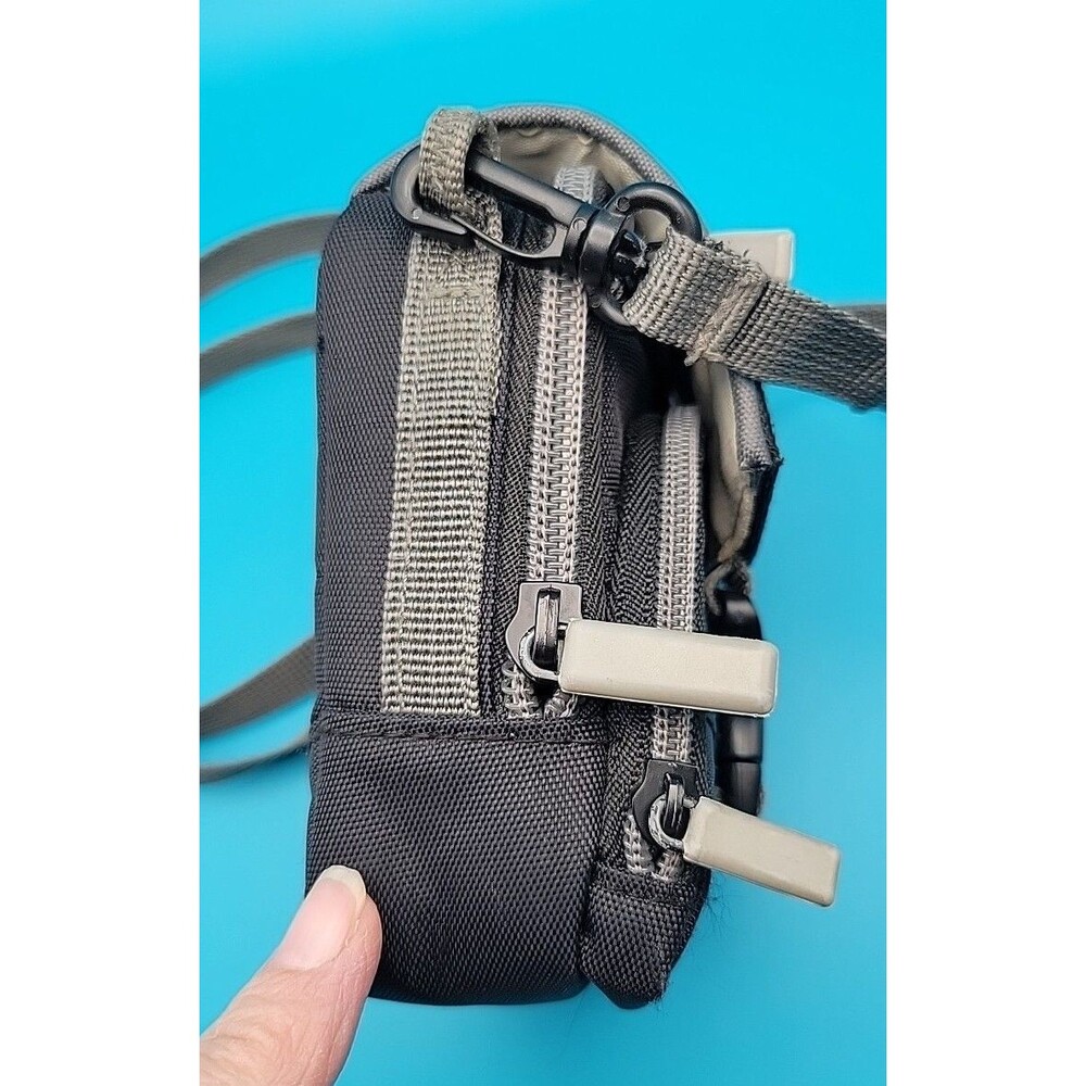 Case Logic Camera Case ~ DCB26 With Strap ~ Good Condition - Picture 3 of 8